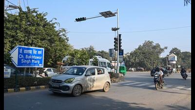 The site at Bakhtawar Chowk in Sector 47 in Gurugram where a proposed underpass is expected to be built soon by the civic agency. (PARVEEN KUMAR/HT) The site at Bakhtawar Chowk in Sector 47 in Gurugram where a proposed underpass is expected to be built soon by the civic agency. (PARVEEN KUMAR/HT)