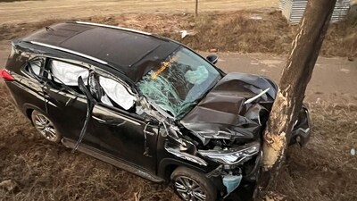 The driver lost control, causing the car to crash into a tree. (Special Arrangement) The driver lost control, causing the car to crash into a tree. (Special Arrangement)