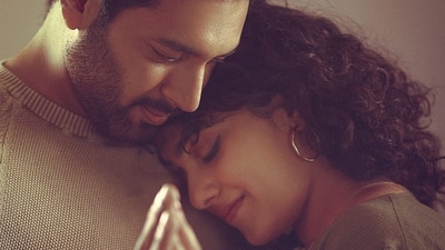 Jayam Ravi and Nithya Menen share great screen chemistry in Kadhalikka Neramillai. Jayam Ravi and Nithya Menen share great screen chemistry in Kadhalikka Neramillai.