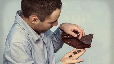 Low income is caused by a major habit that poses significant health risks. (Shutterstock) Low income is caused by a major habit that poses significant health risks. (Shutterstock)