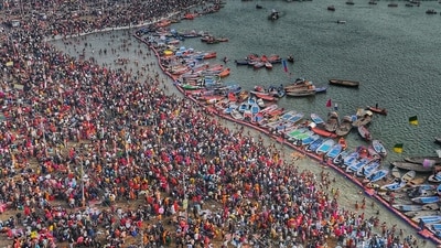 To participate in the holy bath, thousands of devotees have already descended upon Triveni Sangam, the holy confluence of the Ganga, Yamuna, and the ethereal Saraswati river. (HT photo/Deepak Gupta) To participate in the holy bath, thousands of devotees have already descended upon Triveni Sangam, the holy confluence of the Ganga, Yamuna, and the ethereal Saraswati river. (HT photo/Deepak Gupta)