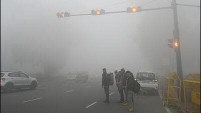 Delhi’s air quality index crossed into severe level. (Sanjeev Verma/HT Photo) Delhi’s air quality index crossed into severe level. (Sanjeev Verma/HT Photo)