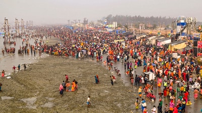A crowd of devotees was present on the occasion of the 'Makar Sankranti' festival. On Tuesday, over 30 lakh people took a holy dip. (PTI) A crowd of devotees was present on the occasion of the 'Makar Sankranti' festival. On Tuesday, over 30 lakh people took a holy dip. (PTI)