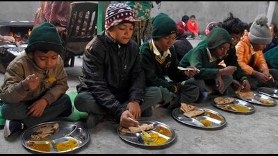 Government school students partaking of mid-day meal in Ludhiana on Wednesday. (Manish/Hindustan Times) Government school students partaking of mid-day meal in Ludhiana on Wednesday. (Manish/Hindustan Times)