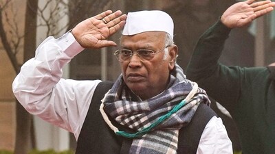 Congress President Mallikarjun Kharge takes the salute after hoisting the party flag during the inauguration of the new All India Congress Committee (AICC) headquarters 'Indira Bhawan', in New Delhi, Wednesday. (PTI) Congress President Mallikarjun Kharge takes the salute after hoisting the party flag during the inauguration of the new All India Congress Committee (AICC) headquarters 'Indira Bhawan', in New Delhi, Wednesday. (PTI)