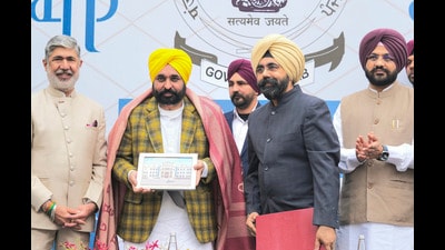 Punjab CM Bhagwant Mann and others during the inauguration of 'Ran Baas', the state's first luxury palace hotel, at Qila Mubarak in Patiala on Wednesday. (PTI)