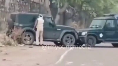 Thar vs Bolero: How Jaipur police apprehended miscreants after a filmy chase. (X/gharkekalesh) Thar vs Bolero: How Jaipur police apprehended miscreants after a filmy chase. (X/gharkekalesh)