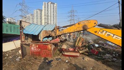 The enforcement wing of the Gurugram Metropolitan Development Authority carried out a demolition drive on the Southern Peripheral Road (SPR) on Wednesday to clear encroachments from green belts. (HT PHOTO) The enforcement wing of the Gurugram Metropolitan Development Authority carried out a demolition drive on the Southern Peripheral Road (SPR) on Wednesday to clear encroachments from green belts. (HT PHOTO)