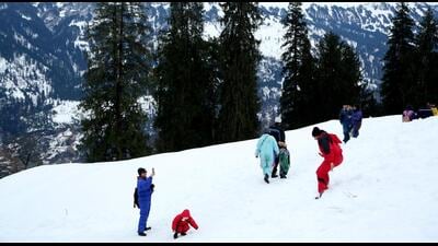 Tourists enjoying the snow at Solang Valley in Manali on Wednesday. (Aqil Khan /HT)