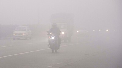 Delhi fog: Several trains have been delayed by more than 100 minutes due to low visibility conditions. (PTI)