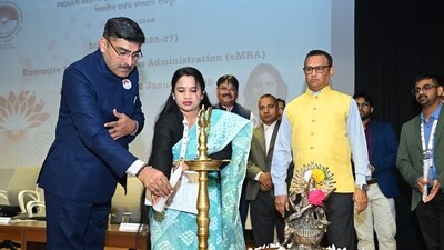The ceremony was inaugurated by Chief Guest Dr Niharika Rai, HR Leader, Microsoft Security IDC along with Prof Ram Kumar Kakani, Director, IIM Raipur and other faculty and staff members. The ceremony was inaugurated by Chief Guest Dr Niharika Rai, HR Leader, Microsoft Security IDC along with Prof Ram Kumar Kakani, Director, IIM Raipur and other faculty and staff members.