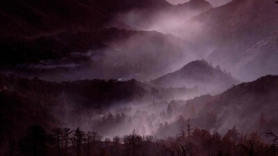 Smoke from the Eaton Fire lingers above the mountains of the Angeles National Forest north of Altadina, California, on January 13, 2025. (AFP) Smoke from the Eaton Fire lingers above the mountains of the Angeles National Forest north of Altadina, California, on January 13, 2025. (AFP)