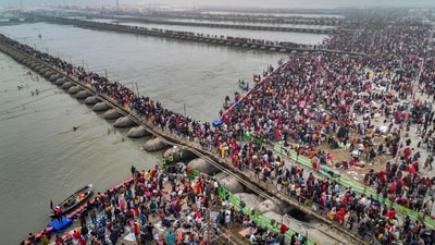 Hindu devotees cross a pontoon bridge at Sangam, the confluence of the Rivers Ganges, Yamuna and mythical Saraswati on Makar Sankranti Day during the Maha Kumbh festival in Prayagraj, Uttar Pradesh on Tuesday, Jan. 14, (AP) Hindu devotees cross a pontoon bridge at Sangam, the confluence of the Rivers Ganges, Yamuna and mythical Saraswati on Makar Sankranti Day during the Maha Kumbh festival in Prayagraj, Uttar Pradesh on Tuesday, Jan. 14, (AP)