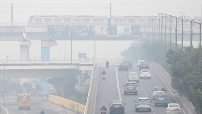 Commuters step out in light foggy winter cold morning amid rising air pollution at Mayur Vihar Road, in New Delhi. (Sunil Ghosh / Hindustan Times) Commuters step out in light foggy winter cold morning amid rising air pollution at Mayur Vihar Road, in New Delhi. (Sunil Ghosh / Hindustan Times)