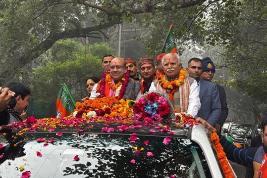 Union minister and former Haryana chief minister Manohar Lal Khattar taking out a roadshow for Rohini BJP candidate Vijendra Gupta on Wednesday. (HT Photo)