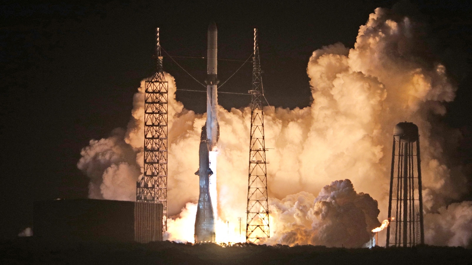 Jeff Bezos’ Blue Origin launches New Glenn rocket on first test flight ...
