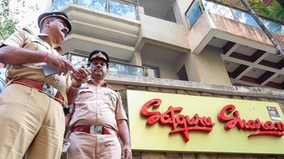 Police personnel stand guard at Satguru Sharan building after an intruder attacked actor Saif Ali Khan in Mumbai. (ANI ) Police personnel stand guard at Satguru Sharan building after an intruder attacked actor Saif Ali Khan in Mumbai. (ANI )