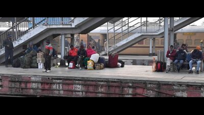 Commuters stranded at the railway station in Ludhiana on Thursday. Two trains were cancelled due to fog. (HT Photo) Commuters stranded at the railway station in Ludhiana on Thursday. Two trains were cancelled due to fog. (HT Photo)