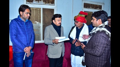 Haryana Cabinet Minister Rao Narbir Singh with officials. (HT PHOTO)