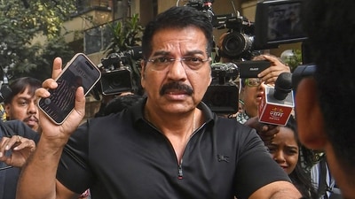 Mumbai Crime Branch officer Daya Nayak during investigation at Bollywood actor Saif Ali Khan's residence after an intruder attacked him with a knife, at Bandra, in Mumbai, Thursday, January 16, 2025. (PTI)