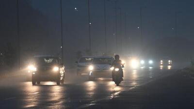 Rain and morning fog in Dwarka. (Vipin Kumar/HT Photo) Rain and morning fog in Dwarka. (Vipin Kumar/HT Photo)