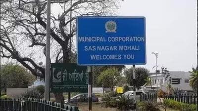 The key projects which have been approved include installation of new traffic signals in Sector 74 and Sectors 90-91, procurement of an additional funeral van for Mohali’s cremation ground, handing over municipal libraries to social welfare organisations, among others. (HT Photo)