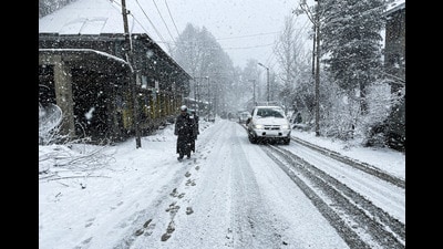 Villagers walk on a snow-covered road amid snowfall in Anantnag on Thursday. (ANI) Villagers walk on a snow-covered road amid snowfall in Anantnag on Thursday. (ANI)