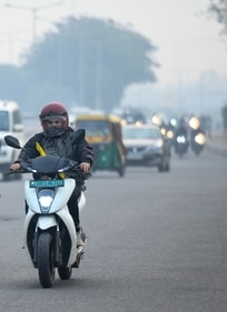 A commuter rides their bike during a foggy winter cold morning amid rising air pollution. (Sunil Ghosh / Hindustan Times) A commuter rides their bike during a foggy winter cold morning amid rising air pollution. (Sunil Ghosh / Hindustan Times)