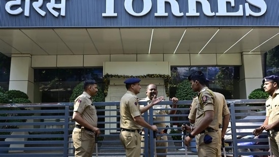 According to the First Information Report (FIR) in the case, the Torres jewellery chain operated six stores across Mumbai and defrauded nearly 1.25 lakh people. (Hindustan Times)
