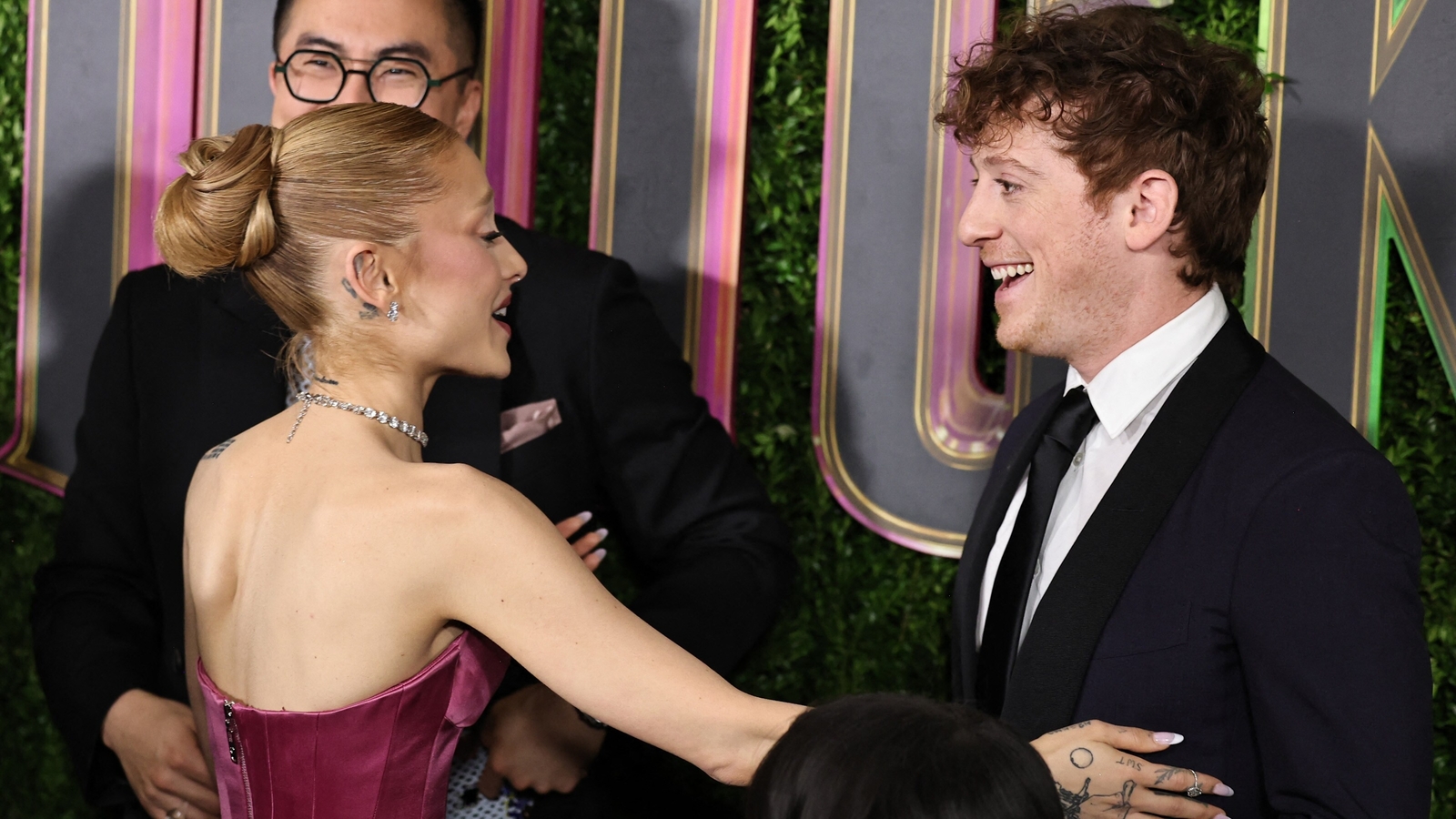 アリアナ・グランデ、「家庭破壊者」レッテルを否定、イーサン・スレーターに元妻を黙らせるよう「圧力」をかけた：レポート