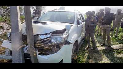 A 32-year-old NRI allegedly ended his life with his licensed revolver in a moving SUV at Gaunsgarh village on Friday under mysterious circumstances. The vehicle crashed into a field after hitting an electricity pole. (HT Photo)