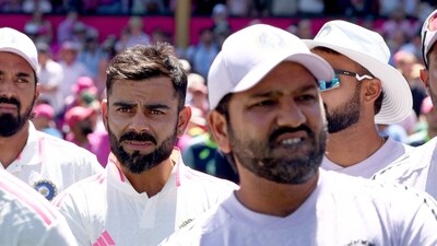 India�s Virat Kohli (C) reacts with teammates during the trophy ceremony after the fifth cricket Test match between Australia and India at The SCG in Sydney on January 5, 2025. (Photo by DAVID GRAY / AFP) / -- IMAGE RESTRICTED TO EDITORIAL USE - STRICTLY NO COMMERCIAL USE -- (AFP) India�s Virat Kohli (C) reacts with teammates during the trophy ceremony after the fifth cricket Test match between Australia and India at The SCG in Sydney on January 5, 2025. (Photo by DAVID GRAY / AFP) / -- IMAGE RESTRICTED TO EDITORIAL USE - STRICTLY NO COMMERCIAL USE -- (AFP)