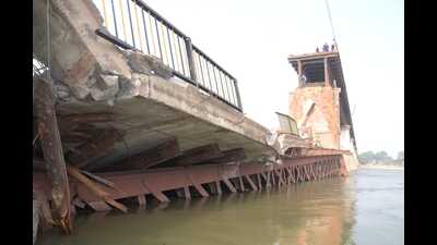 Ganga bridge that once connected Kanpur and Unnao (HT ) Ganga bridge that once connected Kanpur and Unnao (HT )