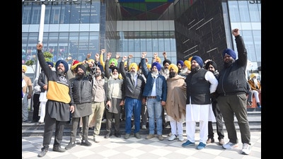 Members of various Sikh organisations holding a protest against the movie outside Mohali Walk mall in Sector 62 on Friday. (Ravi Kumar/HT)