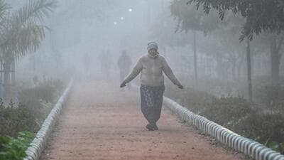 Morning walkers in a park in Dwarka on Friday. (Vipin Kumar/HT Photo) Morning walkers in a park in Dwarka on Friday. (Vipin Kumar/HT Photo)