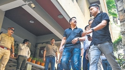 Mumbai, India. Jan 16, 2025: Mumbai's senior police and Crime Branch officials arrived at Bollywood actor Saif Ali Khan's residence in Bandra to investigate an attack on him by an intruder. Mumbai, India. Jan 16, 2025. (Photo by Raju Shinde/HT Photo) (Hindustan Times) Mumbai, India. Jan 16, 2025: Mumbai's senior police and Crime Branch officials arrived at Bollywood actor Saif Ali Khan's residence in Bandra to investigate an attack on him by an intruder. Mumbai, India. Jan 16, 2025. (Photo by Raju Shinde/HT Photo) (Hindustan Times)