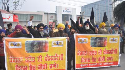 Shiromani Akali Dal (Amritsar) leaders and workers holding a protest against actor and BJP MP Kangana Ranaut's film Emergency in Amritsar on Friday. (Sameer Sehgal/HT) Shiromani Akali Dal (Amritsar) leaders and workers holding a protest against actor and BJP MP Kangana Ranaut's film Emergency in Amritsar on Friday. (Sameer Sehgal/HT)