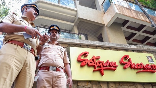 Police personnel stand guard at Satguru Sharan building after an intruder attacked Actor Saif Ali Khan, in Mumbai on Thursday. (ANI)