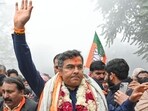 Parvesh Verma, the BJP candidate from the New Delhi constituency, during a roadshow in New Delhi on Wednesday. (Ajay Aggarwal/HT Photo)