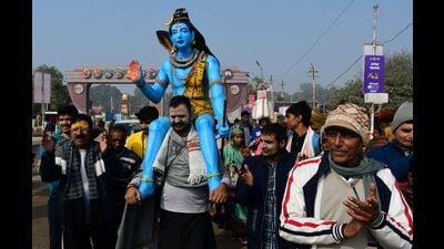 Devotees are queuing up outside Ram Mandir around 5am, an hour before the temple opens for devotees. (Anil Kumar Maurya/HT) Devotees are queuing up outside Ram Mandir around 5am, an hour before the temple opens for devotees. (Anil Kumar Maurya/HT)