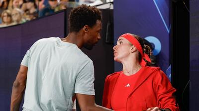 Gael Monfils embraces his wife Elina Svitolina following her victory over Jasmine Paolini at the Australian Open on Saturday. (AFP) Gael Monfils embraces his wife Elina Svitolina following her victory over Jasmine Paolini at the Australian Open on Saturday. (AFP)
