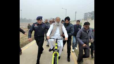 Haryana energy minister Anil Vij on Saturday said that BJP state president Mohan Lal Badoli, who is an accused in a gangrape case, should step down till proved innocent by the Himachal Pradesh Police. Vij said Badoli’s resignation as the state BJP head would help in maintaining party’s sanctity. (HT Photo) Haryana energy minister Anil Vij on Saturday said that BJP state president Mohan Lal Badoli, who is an accused in a gangrape case, should step down till proved innocent by the Himachal Pradesh Police. Vij said Badoli’s resignation as the state BJP head would help in maintaining party’s sanctity. (HT Photo)