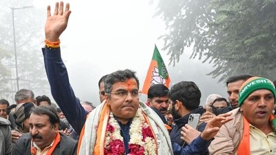 Parvesh Verma, the BJP candidate from the New Delhi constituency, during a roadshow in New Delhi on Wednesday. (Ajay Aggarwal/HT Photo) Parvesh Verma, the BJP candidate from the New Delhi constituency, during a roadshow in New Delhi on Wednesday. (Ajay Aggarwal/HT Photo)