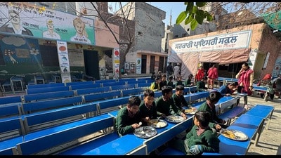 Sitting arrangements for students have been made outside in the cold at Government Primary School, Ambedkar Nagar in Ludhiana on Saturday. (Gurpreet Singh/Hindustan Times) Sitting arrangements for students have been made outside in the cold at Government Primary School, Ambedkar Nagar in Ludhiana on Saturday. (Gurpreet Singh/Hindustan Times)