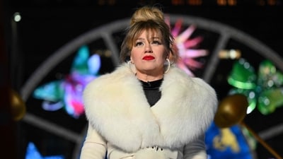 Kelly Clarkson Show's official Instagram and TikTok accounts uploaded a video clip of the “Kellyoke” version of Roan's “Red Wine Supernova”. (AFP) Kelly Clarkson Show's official Instagram and TikTok accounts uploaded a video clip of the “Kellyoke” version of Roan's “Red Wine Supernova”. (AFP)
