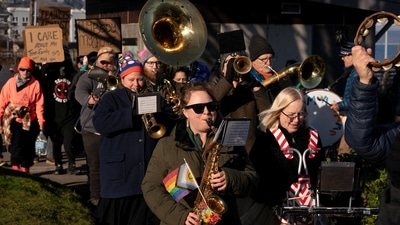 A band plays during the People's March, ahead of U.S. President-elect Donald Trump's inauguration, in Tacoma, Washington. (REUTERS)