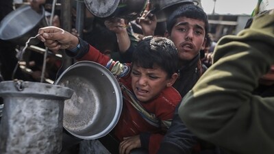 In pic: Palestinian children try to collect food handouts from a free kitchen run by volunteers in Khan Younis, central Gaza, on Friday, Jan. 17, 2025. Israel's high-level security cabinet approved a ceasefire and hostage-prisoner exchange deal with Hamas, paving the way for a weeks-long pause from Sunday to the 15 months of fighting in Gaza. (Bloomberg) In pic: Palestinian children try to collect food handouts from a free kitchen run by volunteers in Khan Younis, central Gaza, on Friday, Jan. 17, 2025. Israel's high-level security cabinet approved a ceasefire and hostage-prisoner exchange deal with Hamas, paving the way for a weeks-long pause from Sunday to the 15 months of fighting in Gaza. (Bloomberg)