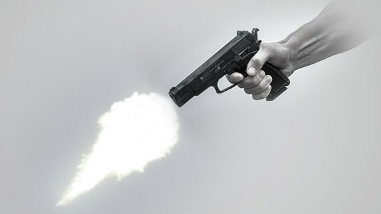 Four armed assailants, arriving in a vehicle without license plates, attacked the staff by throwing chili powder at a security guard and he was shot dead in Bidar.