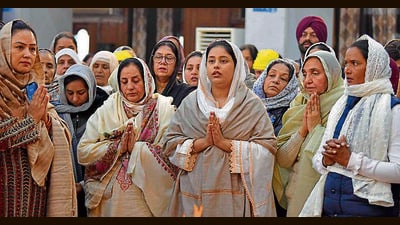 Chief minister Bhagwant Mann’s wife Dr Gurpreet Kaur (centre) with Gurpreet Bassi Gogi’s wife Dr Sukhchain Kaur Gogi (on her right) at the prayer meet in Ludhiana on Sunday. (HT Photo)