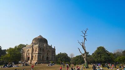 Clear skies above Lodhi Gardens. (Sanchit Khanna/HT Photo) Clear skies above Lodhi Gardens. (Sanchit Khanna/HT Photo)